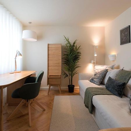 Emporium Deluxe 3Br Apartment W/ Private Parking By Lovelystay ポルト エクステリア 写真