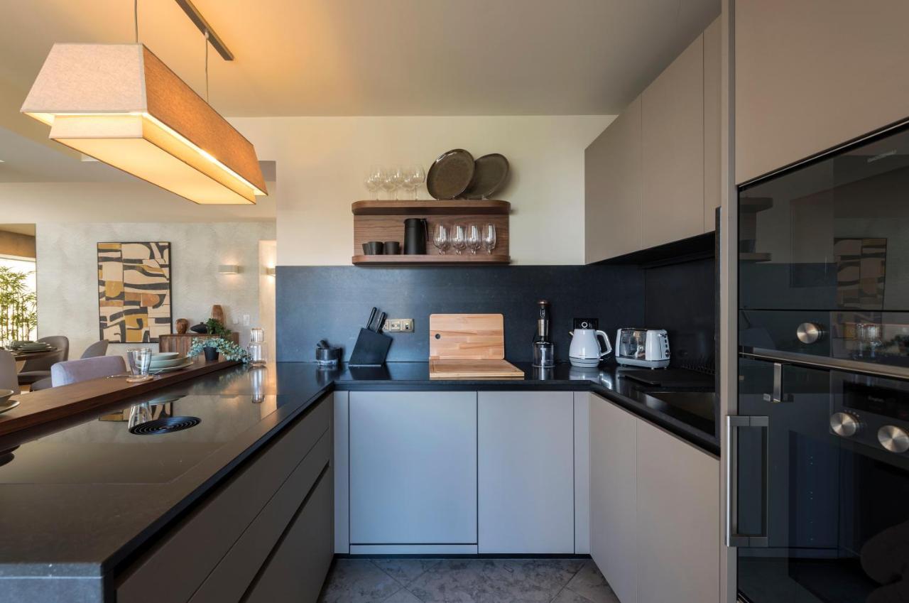 Emporium Deluxe 3Br Apartment W/ Private Parking By Lovelystay ポルト エクステリア 写真