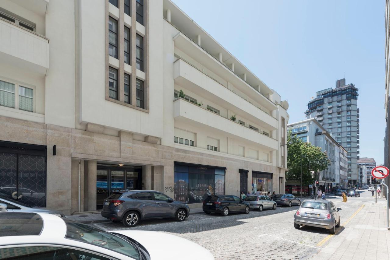 Emporium Deluxe 3Br Apartment W/ Private Parking By Lovelystay ポルト エクステリア 写真