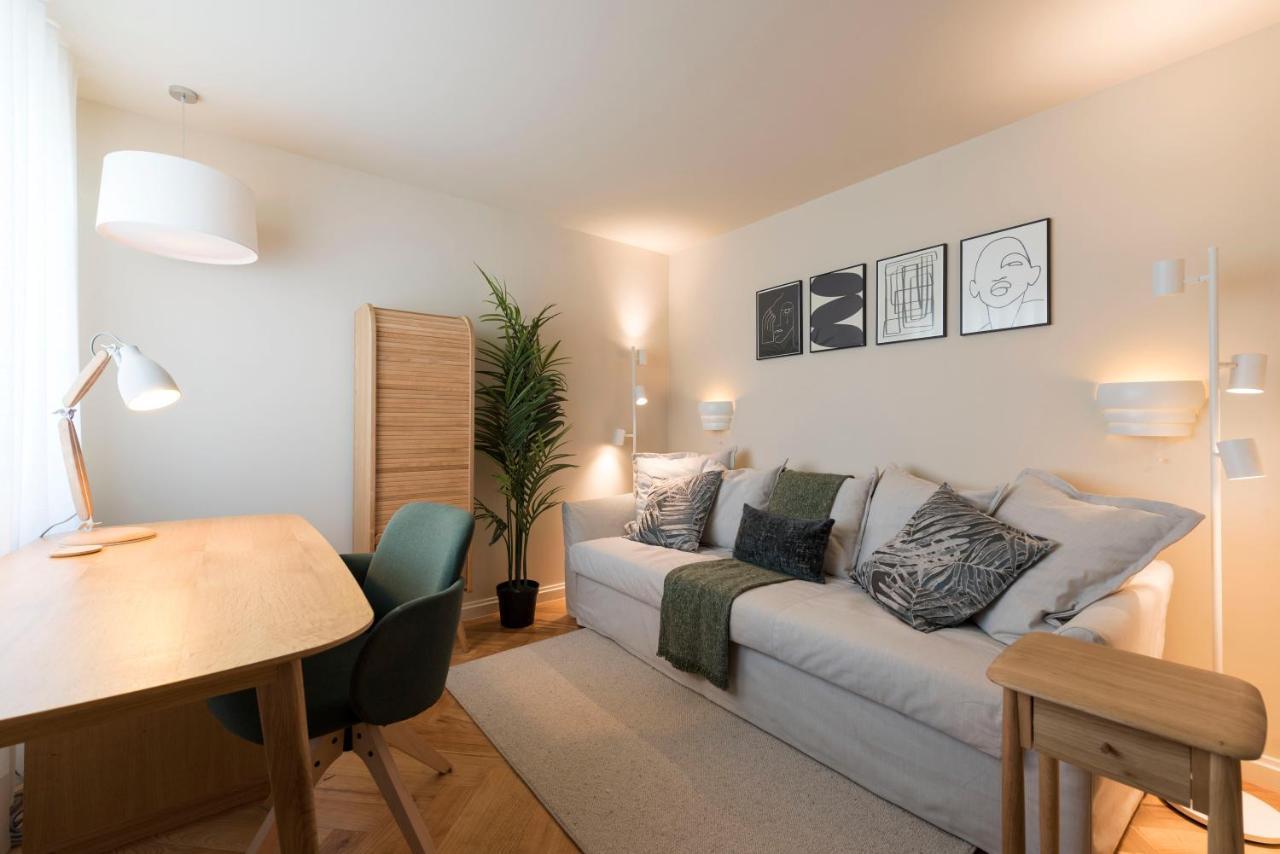 Emporium Deluxe 3Br Apartment W/ Private Parking By Lovelystay ポルト エクステリア 写真