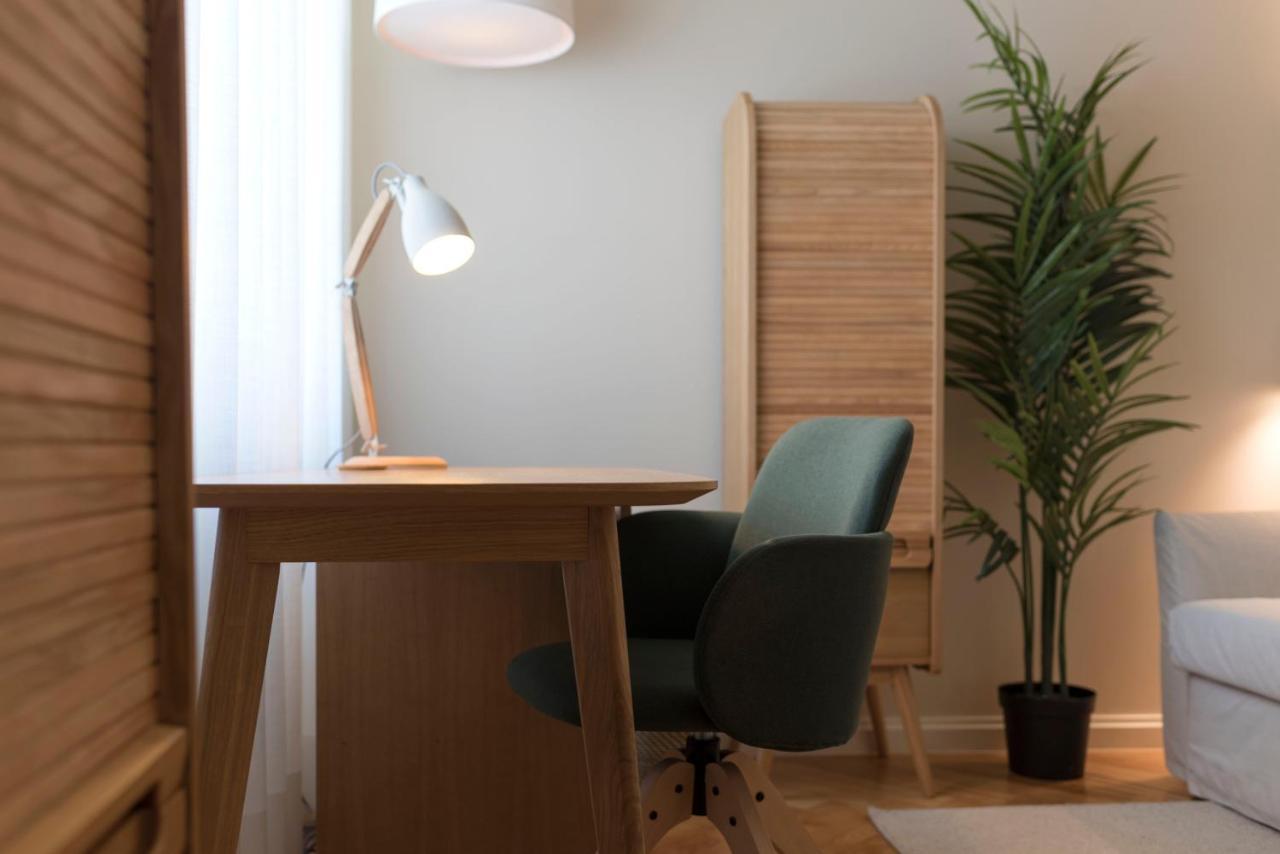 Emporium Deluxe 3Br Apartment W/ Private Parking By Lovelystay ポルト エクステリア 写真