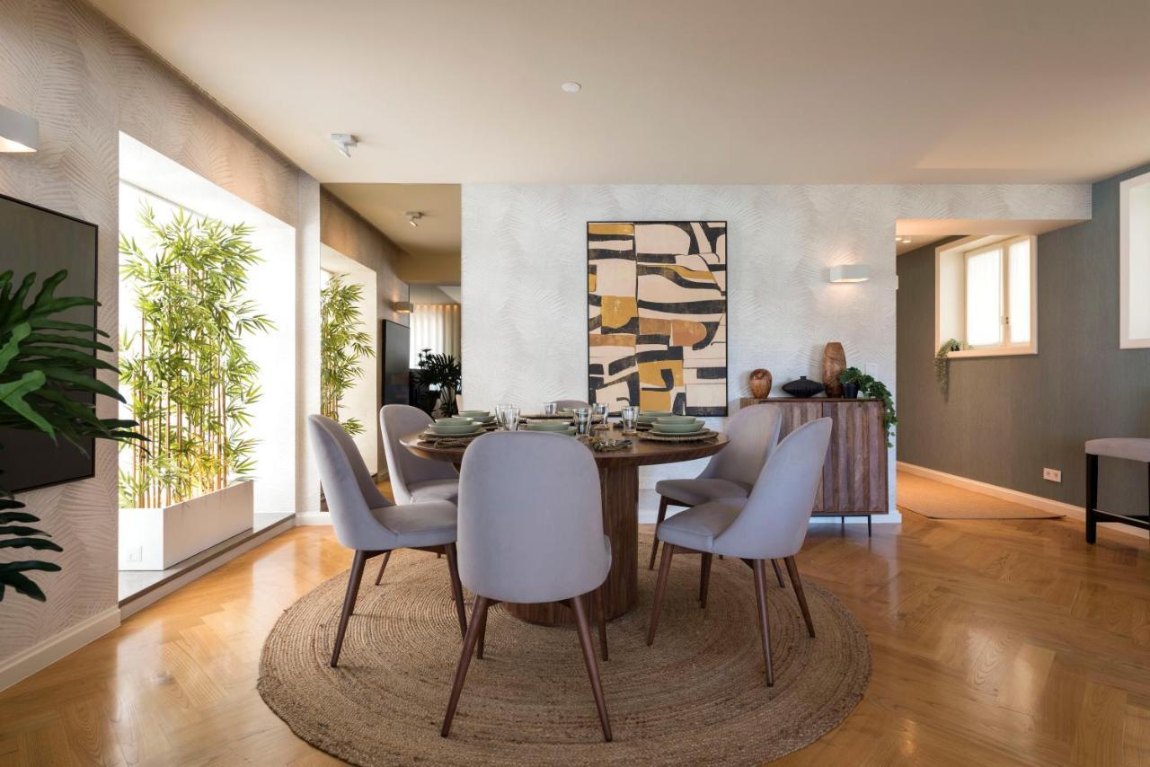 Emporium Deluxe 3Br Apartment W/ Private Parking By Lovelystay ポルト エクステリア 写真