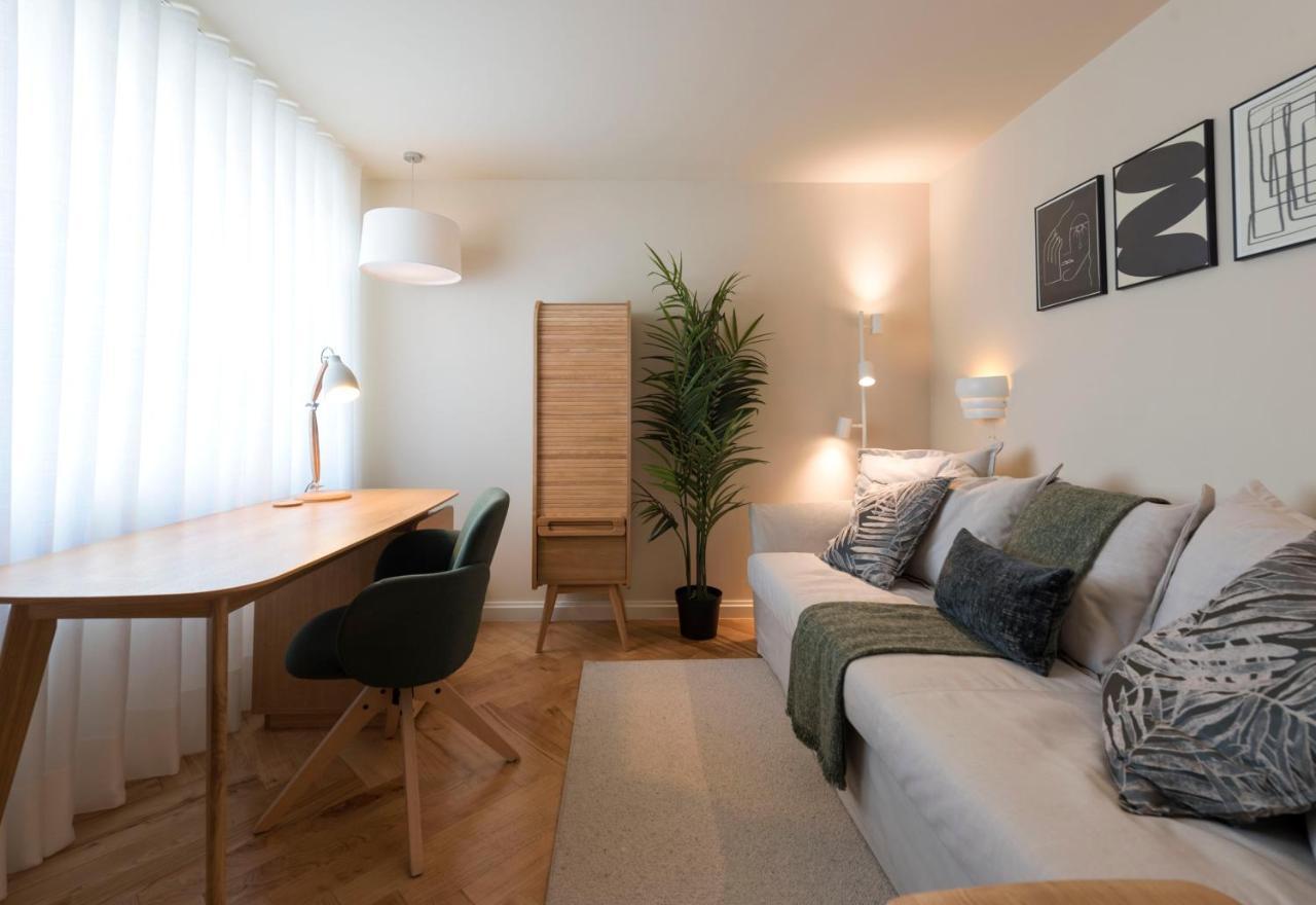 Emporium Deluxe 3Br Apartment W/ Private Parking By Lovelystay ポルト エクステリア 写真