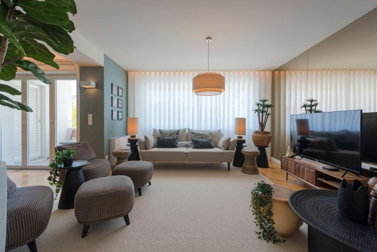 Emporium Deluxe 3Br Apartment W/ Private Parking By Lovelystay ポルト エクステリア 写真