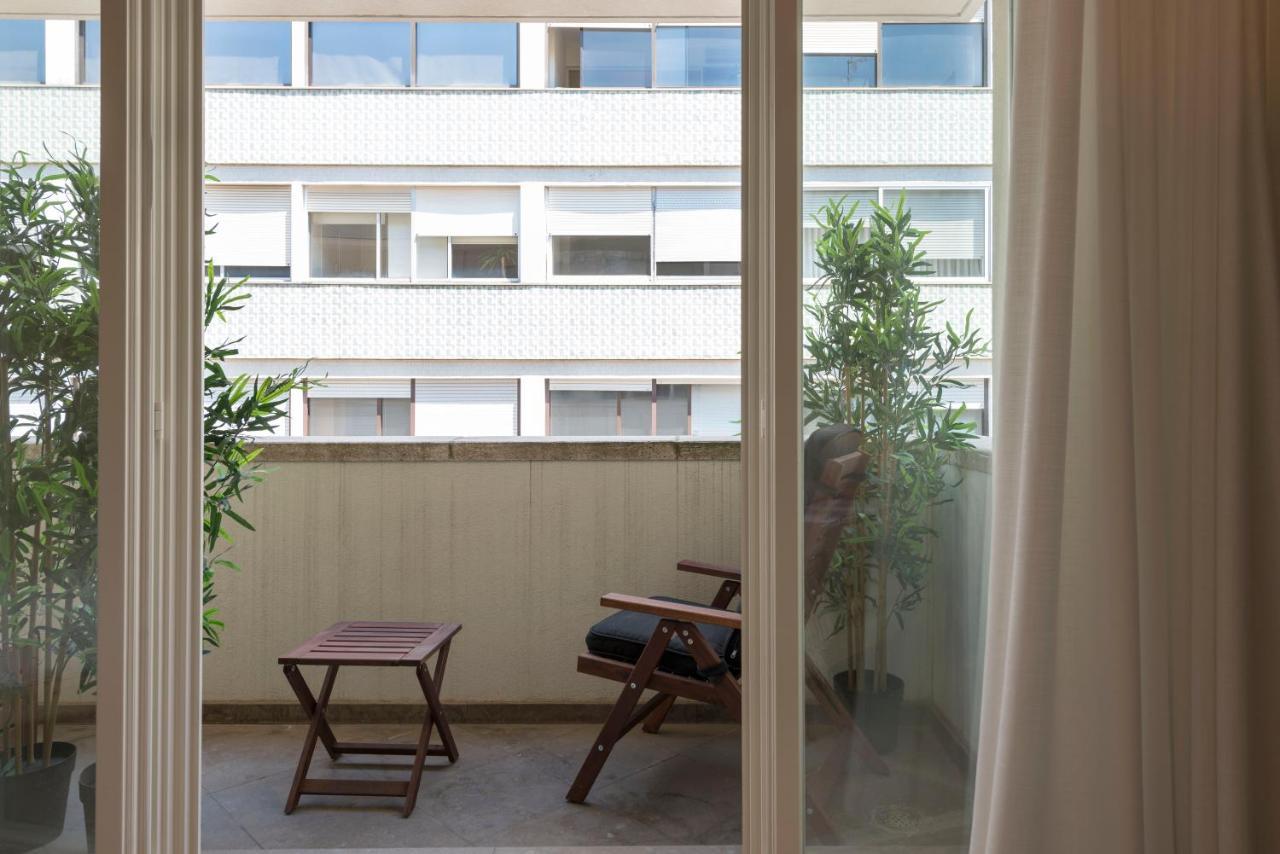 Emporium Deluxe 3Br Apartment W/ Private Parking By Lovelystay ポルト エクステリア 写真