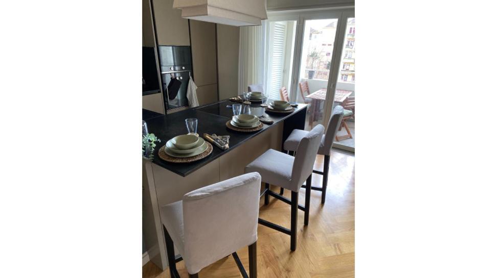 Emporium Deluxe 3Br Apartment W/ Private Parking By Lovelystay ポルト エクステリア 写真