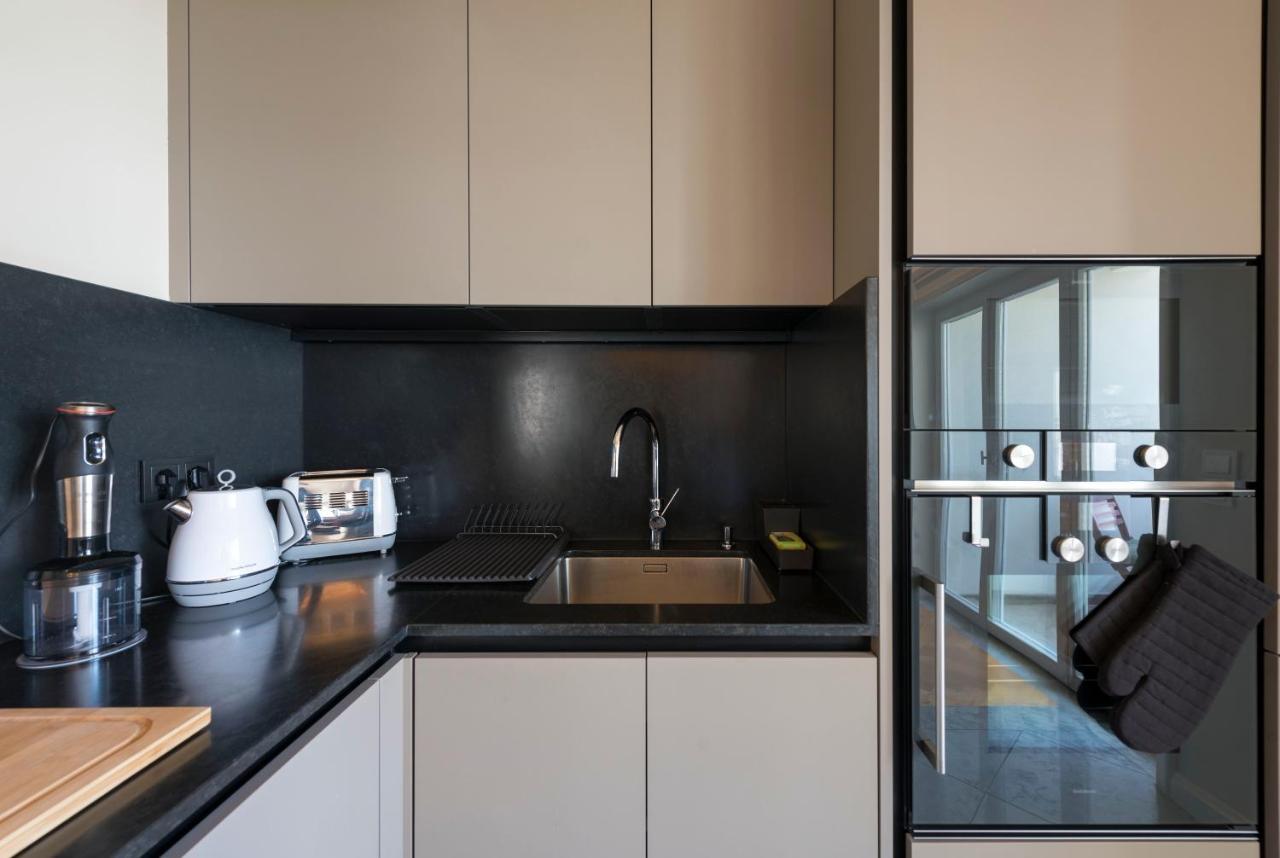 Emporium Deluxe 3Br Apartment W/ Private Parking By Lovelystay ポルト エクステリア 写真