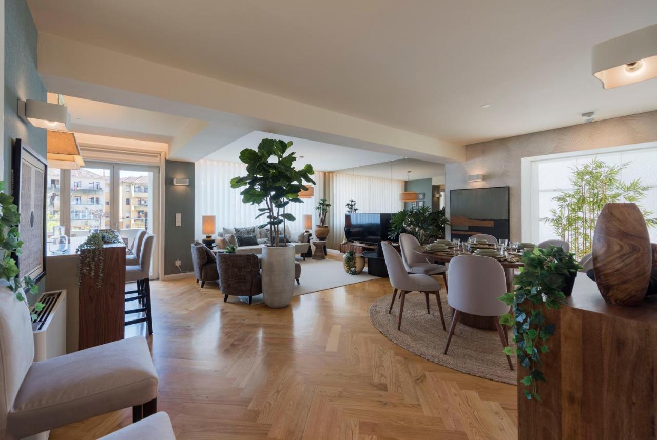 Emporium Deluxe 3Br Apartment W/ Private Parking By Lovelystay ポルト エクステリア 写真