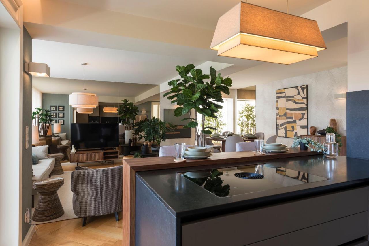 Emporium Deluxe 3Br Apartment W/ Private Parking By Lovelystay ポルト エクステリア 写真